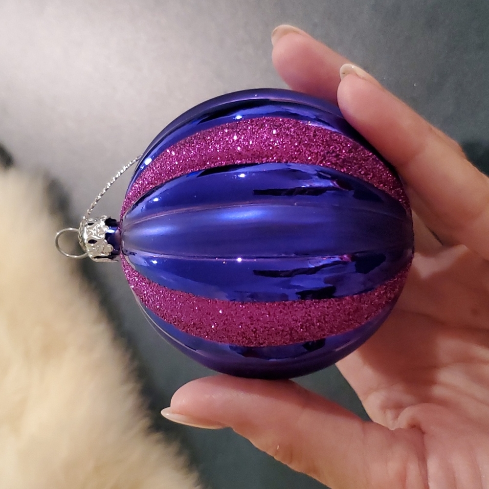 Lot of 5 purple magenta Christmas ornaments 1 glittered festive centerpiece - Picture 3 of 4
